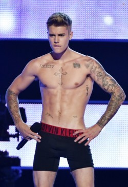 Justin avec tatouage !